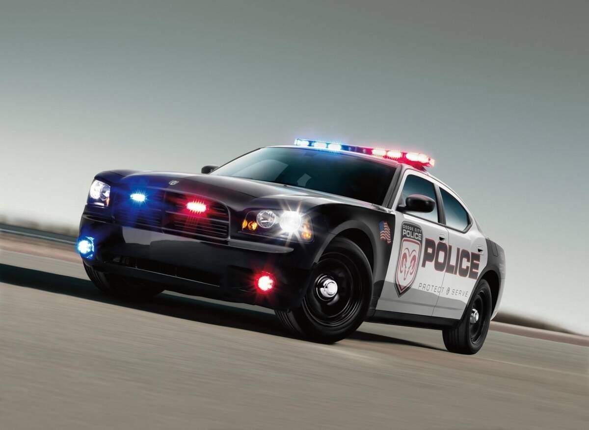 2010-dodge-charger-police-car-image-01