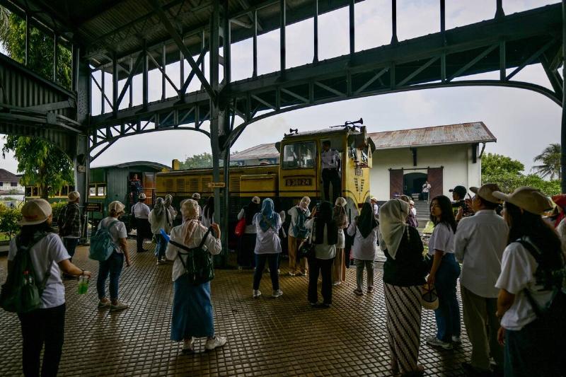 INDONESIA-FRANCE-POETRY-HISTORY-RIMBAUD