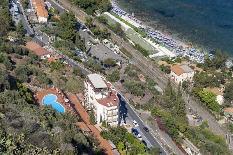 ITALY-SICILY-POOL-SEA-TOURISM