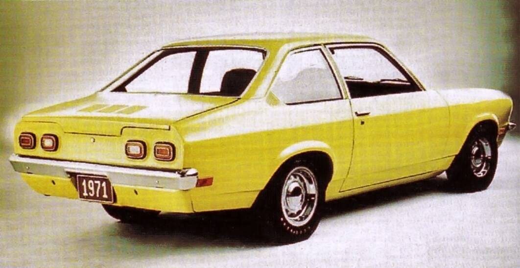 1971_Vega_Sedan-yellow