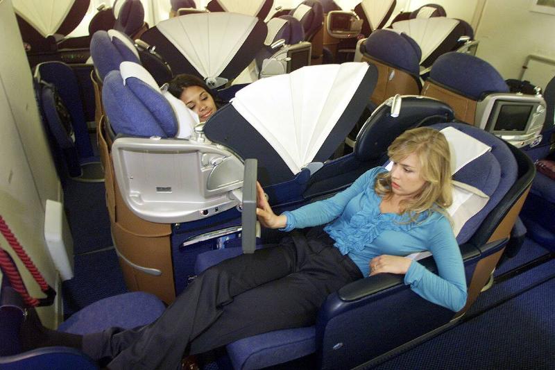 Cheerleaders Leave For USO Tour