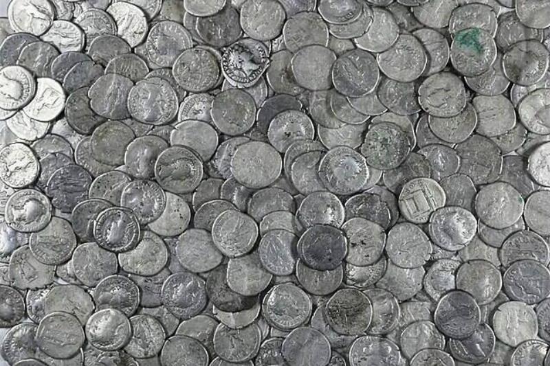 02020_Hoard_of_Roman_silver_coins_from_Cichobórz