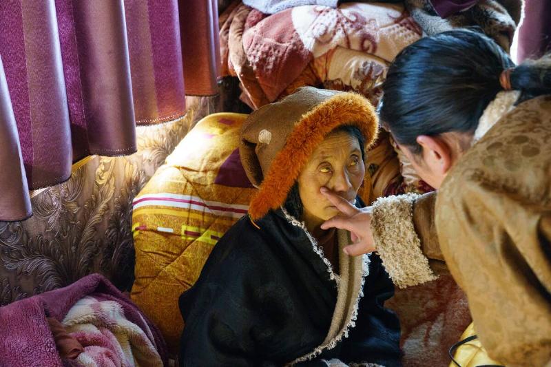The only Tibetan country doctor Zhraba treats many patients hundreds of miles away in Western Sichuan
