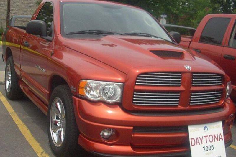 640px-'05_Dodge_Ram_Daytona_(Rassemblement_Mopar_Valleyfield_'10)