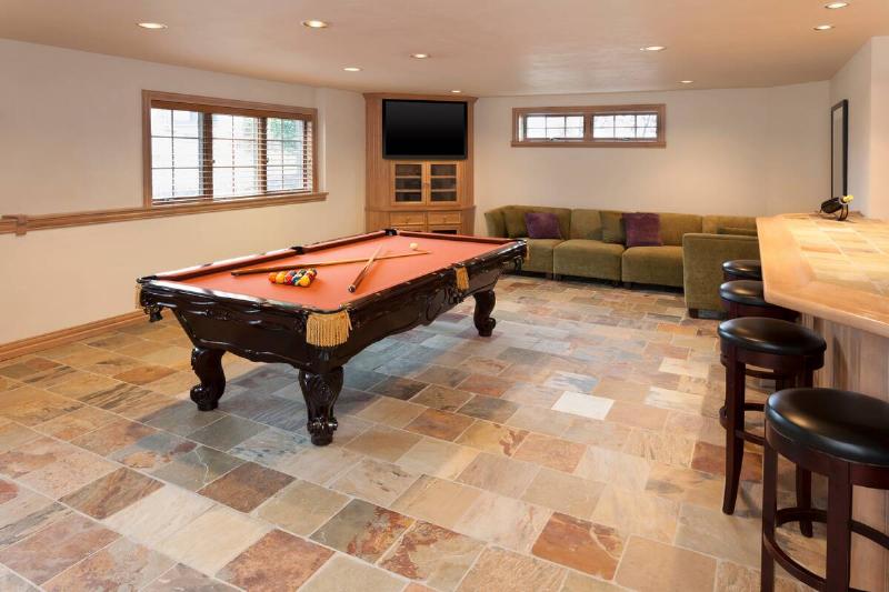 Reaping-The-Rewards-of-a-Well-Planned-Basement-Makeover-65164-47580