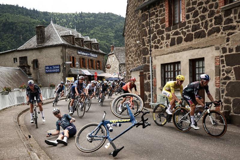 Lease a Bike team's Belgian rider Wout Van Aert crashes in the Col de Neronne ascent during the 11th stage of the 111th edition of the Tour de France cycling race, 211 km between Évaux-les-Bains and Le Lioran, on July 10, 2024.