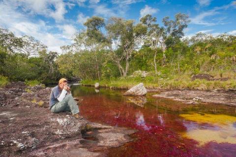 fotografo_en_el_rio_cano_cristales_colombia-800x532-1-19155