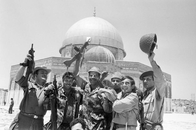 Israeli Soldiers by Dome of the Rock