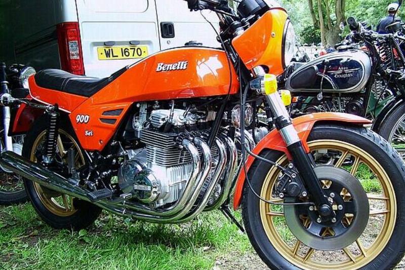 Benelli_900_Sei_orange
