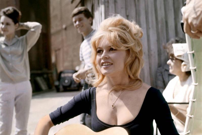 On the set of 'La Verite'