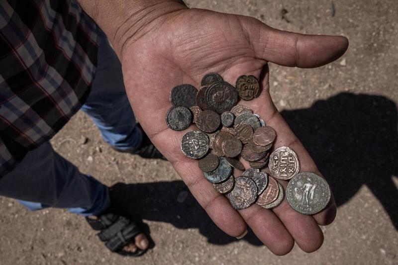 Syrians Search For Gold, Coins And Other Artifacts In Ancient Settlements
