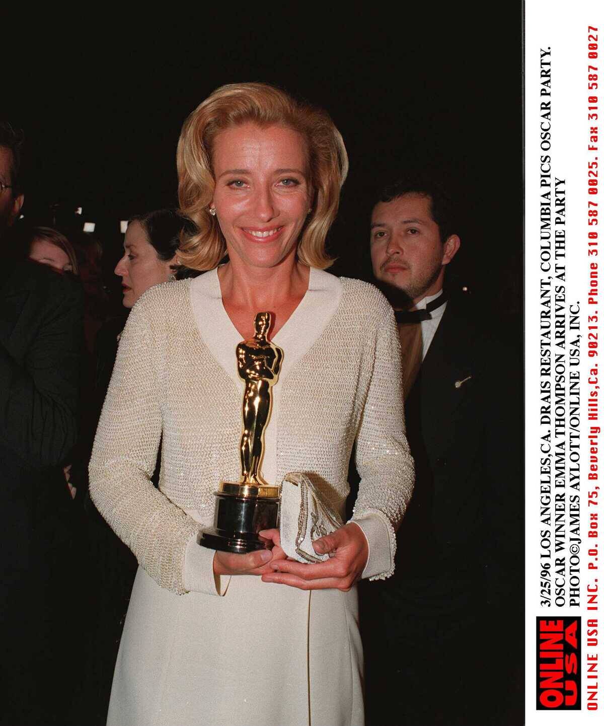 3/25/96 LOS ANGELES, DRAIS RESTERAUNT EMMA THOMPSON ARRIVES AT THE COLUMBIA POST OSCARS BASH.