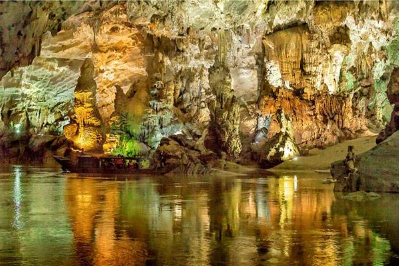 The Sơn Đoòng cavern system.