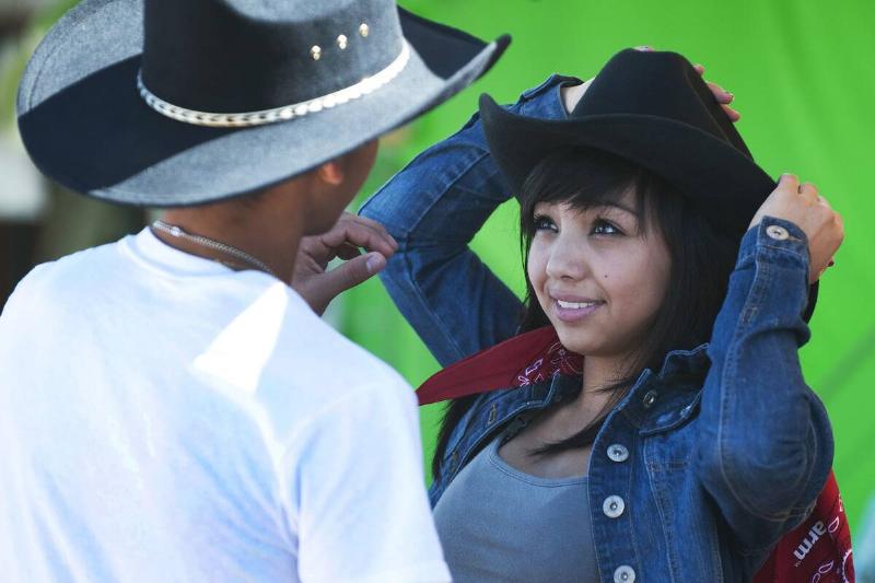 A young woman gets help from her boyfrie