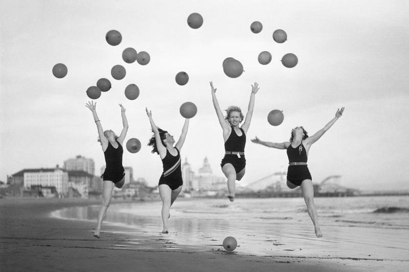 Balloon Dancers on Long Beach