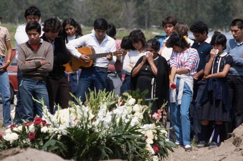 Burial of Mexico City Earthquake Victims