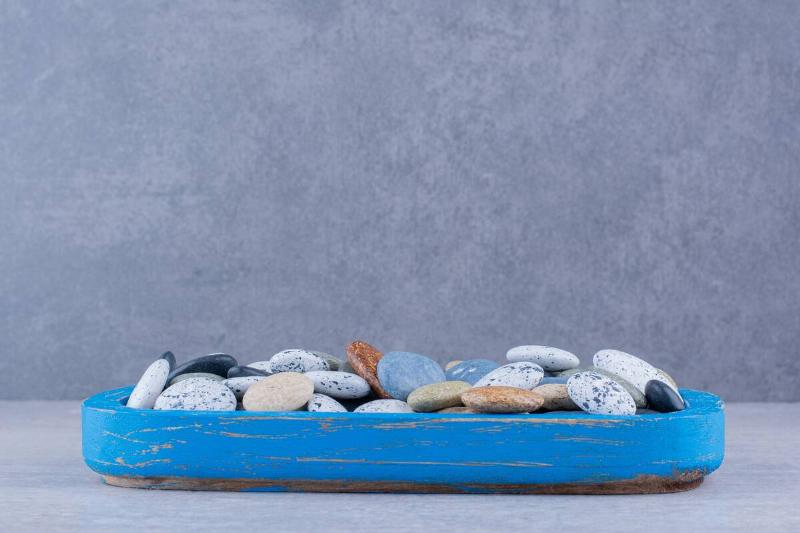 Pebbles in a tray with water.