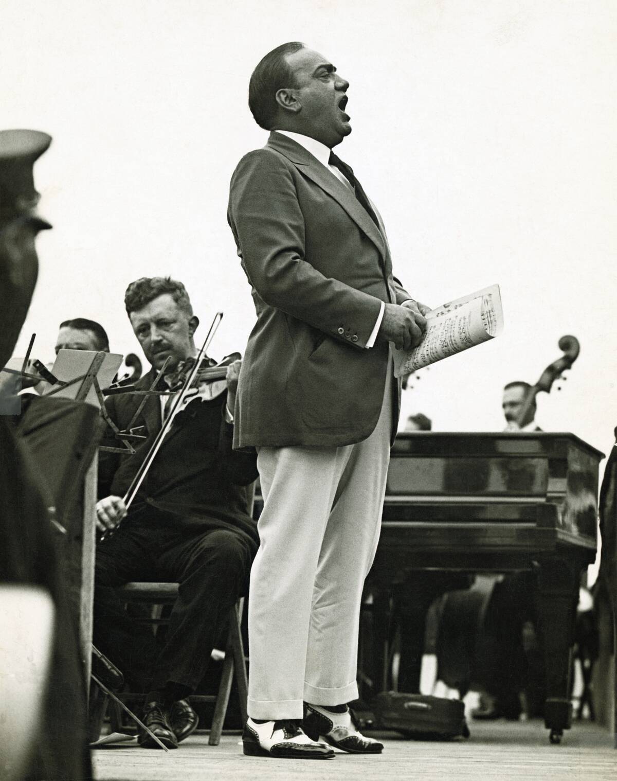 Enrico Caruso Singing