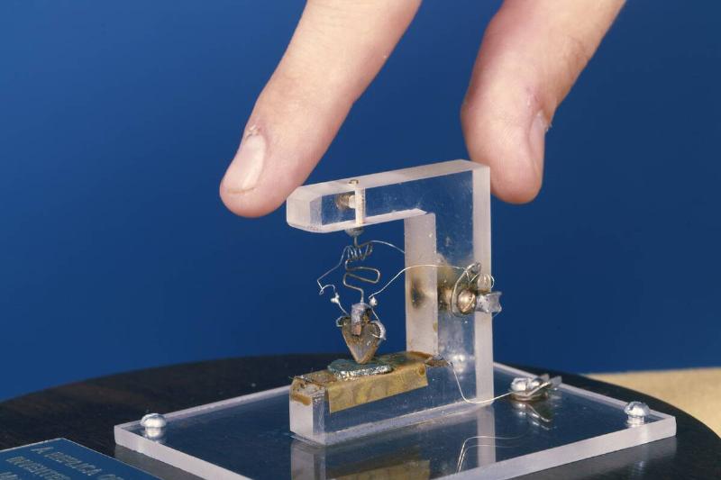First working transistor, 1947. Replica.