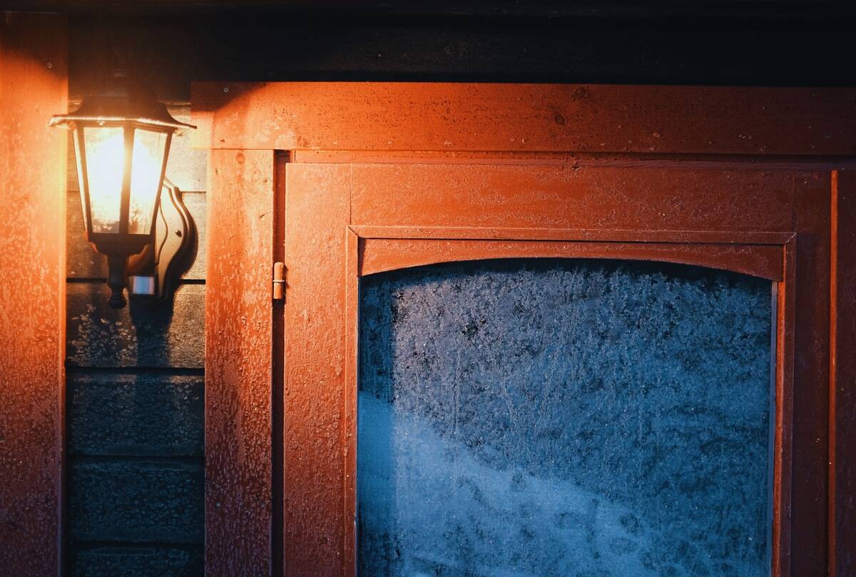 Motion sensor light by entry way. 