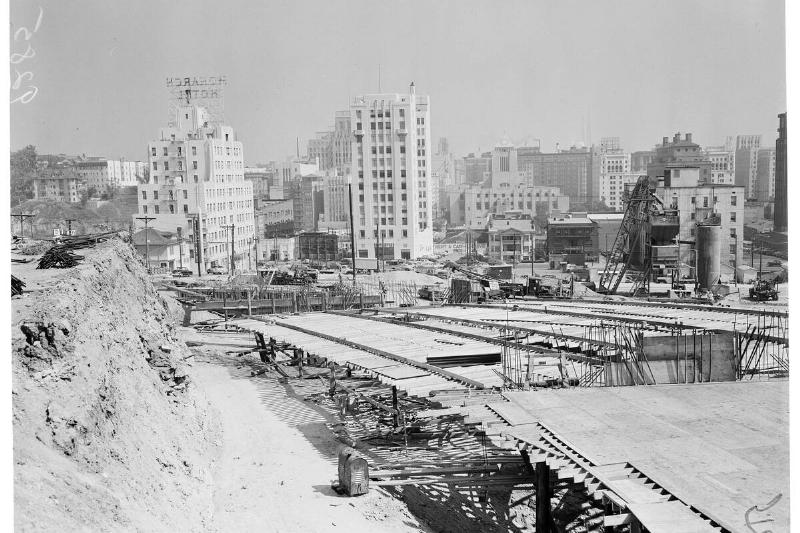 Harbor Freeway construction in downtown area, 1951