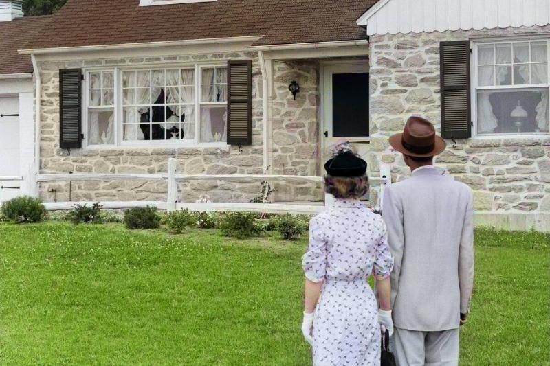 House hunting Couple