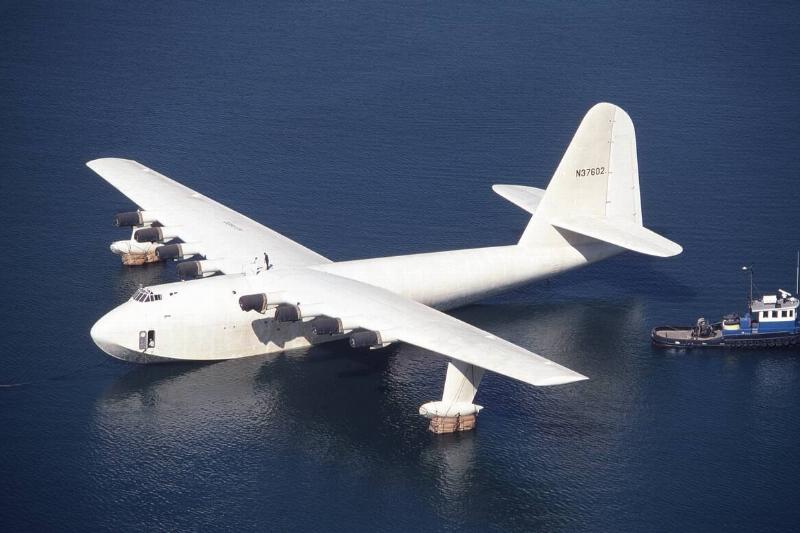 Howard Hughes Spruce Goose leaving Original Hanger