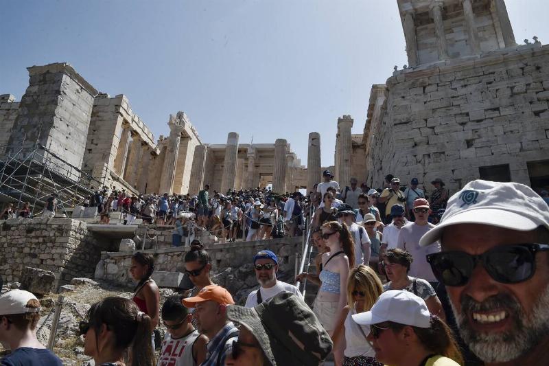 Intensifying Heatwave Forces Acropolis To Reduce Opening Hours In Athens After Warning Issued