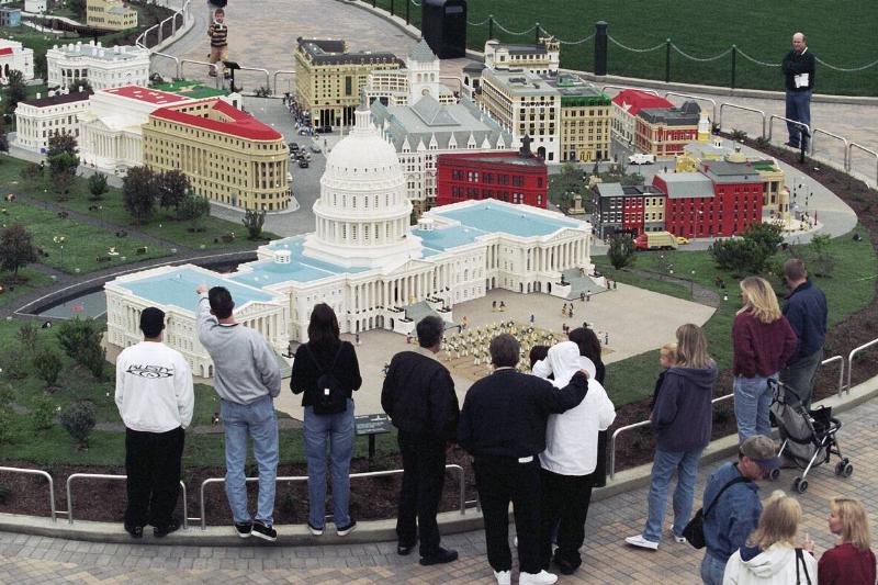 Legoland California Opens