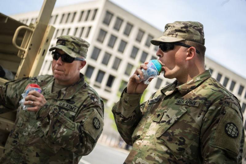 PA Ave Saturday March