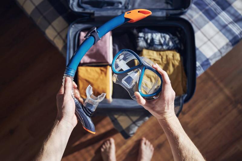 Pack snorkel in suitcase.
