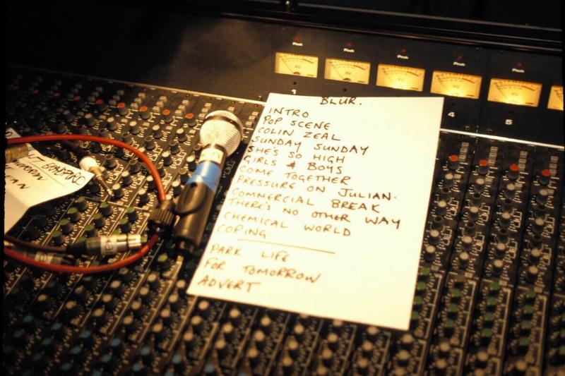 Photo of BLUR and MICROPHONE and SET LIST