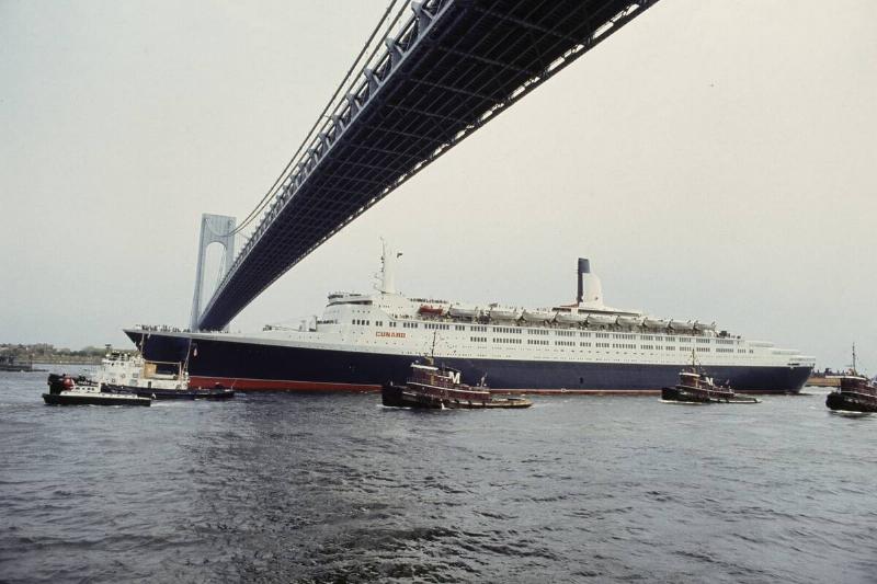 QE2 Arriving In New York Harbor