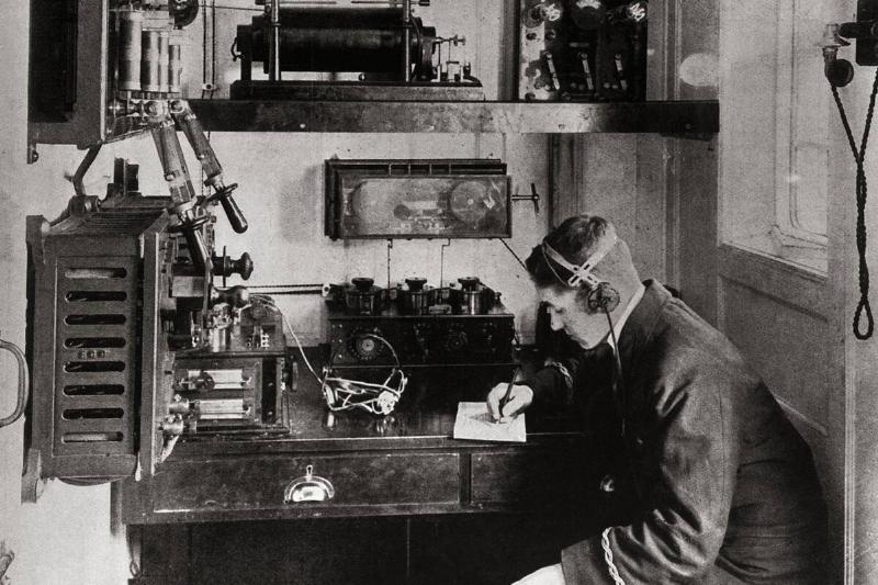 Re-enactment of the SOS Signals from the RMS Titanic