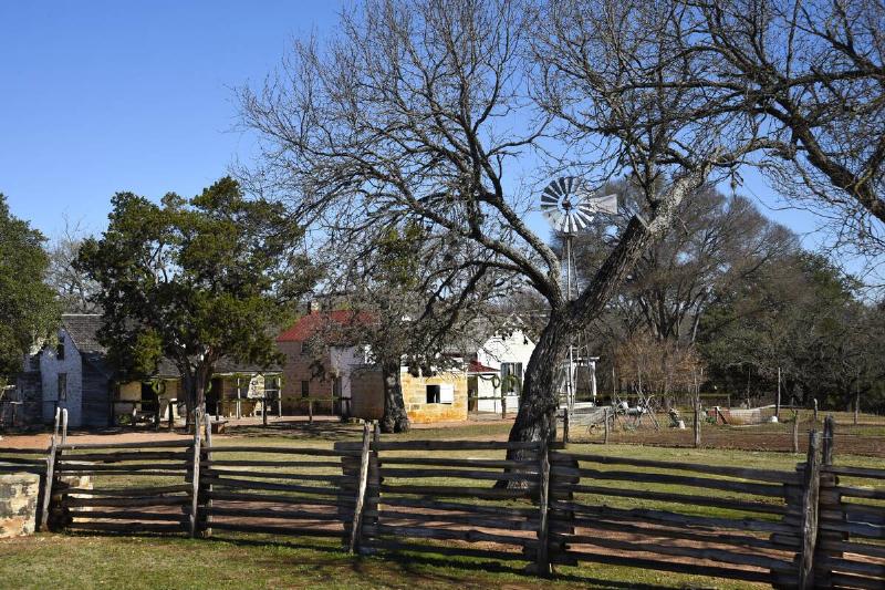 Sauer-Beckmann Living History Farm