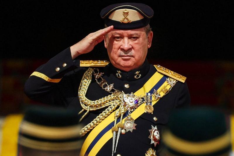 TOPSHOT-MALAYSIA-ROYALS-KING