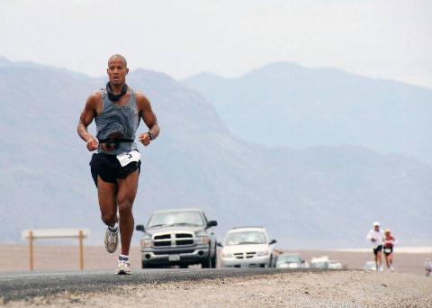 David Goggins running in the Badwater 135.
