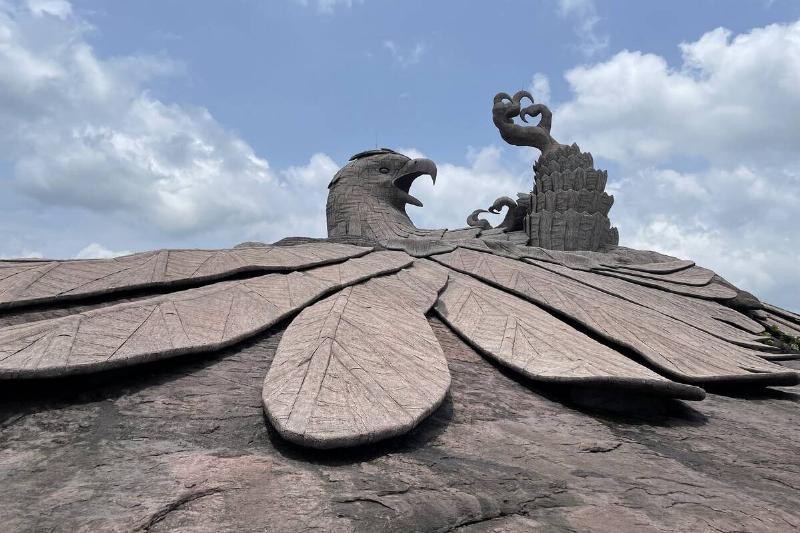 Jatayu statue.