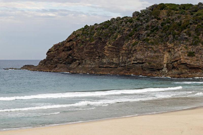 Rock layers in a cliff at Boomerang Point.