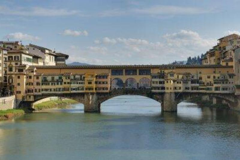 Panoramic view of the Ponte Vecchio, from the West.