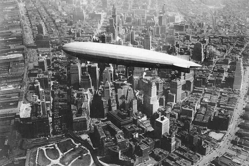USS Los Angeles (ZR-3) flying over southern Manhattan Island, New York City (USA), 1930.