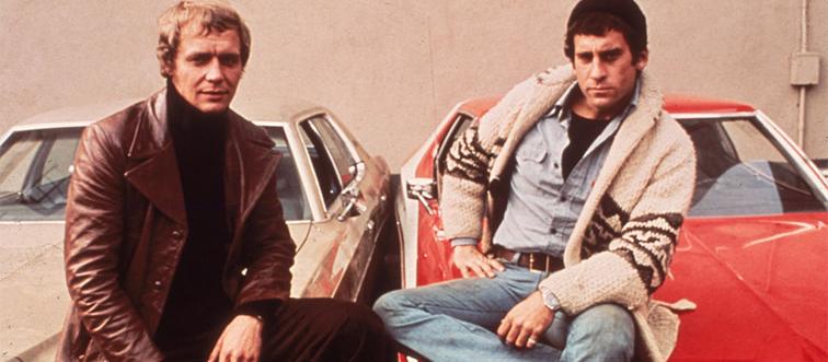 david soul and paul michael glaser sitting on the hoods of their cars