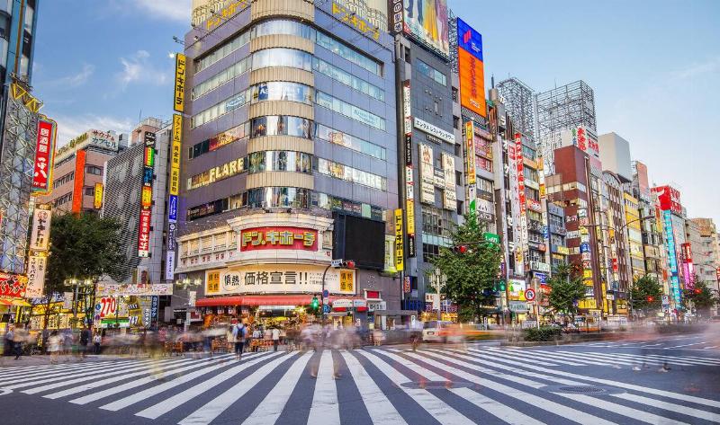 A busy street corner in Tokyo, Japan.