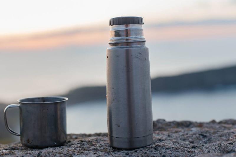 traveling-mug-and-thermos-against-the-backdrop-of-2025-01-09-01-47-53-utc
