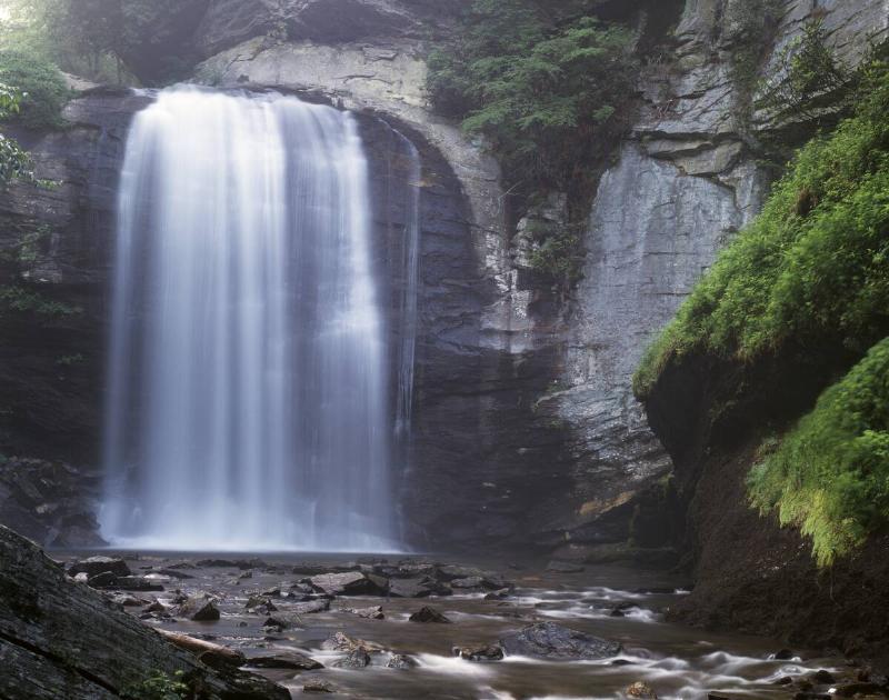 LOOKING GLASS FALLS TRANSYLVANIA COUNTY PISGAH NATIONAL FOREST NORTH CAROLINA USA