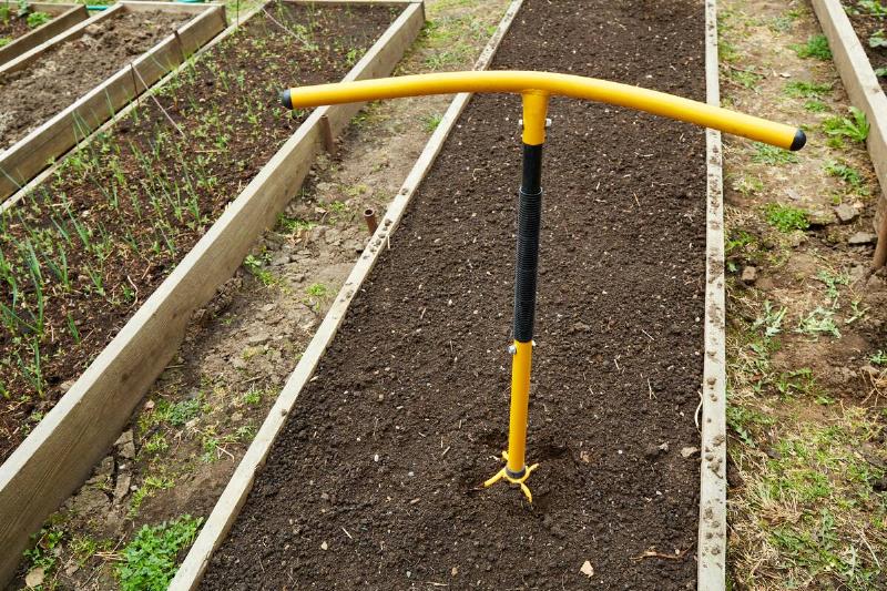 A mechanical device for loosening the soil in the garden.