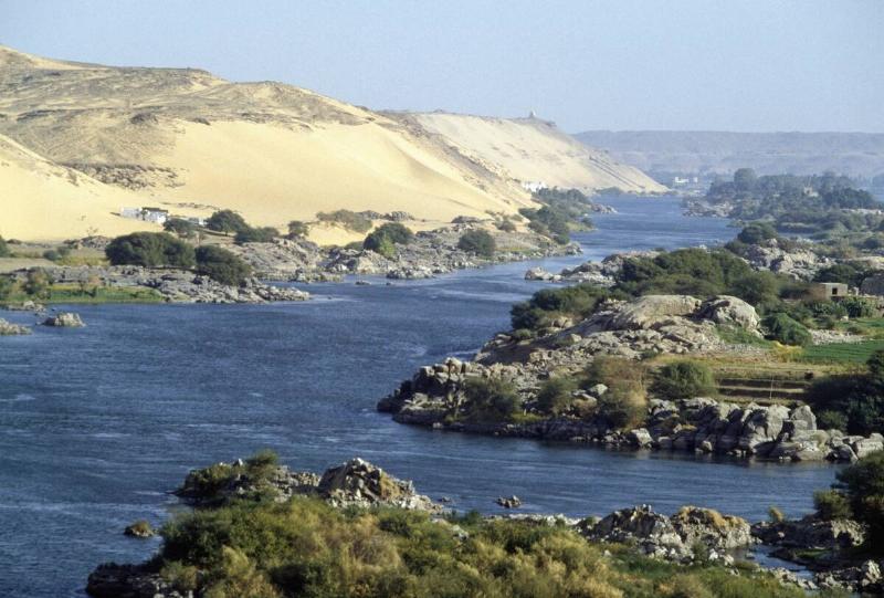 The Nile river near the first cataract, upstream of Assuan, Nubia, Egypt.