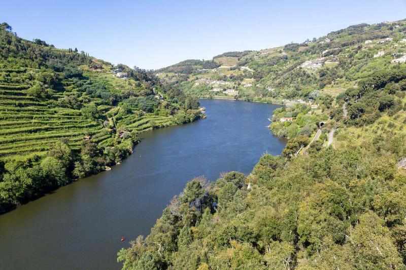 River Douro valley landscape scenery view from bridge, Ponte da Ermida Resende-Baião, Portugal, Europe