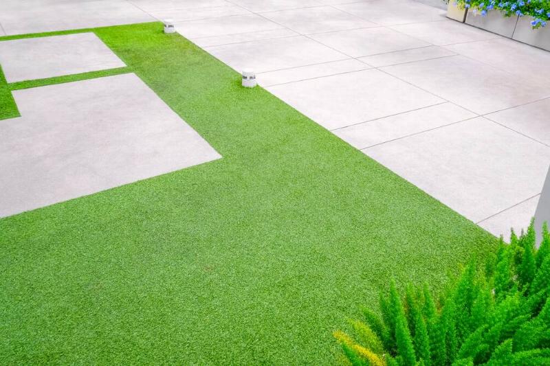 artificial-turf-with-gravel-stone-pavement-decorat-2026-01-09-00-20-25-utc