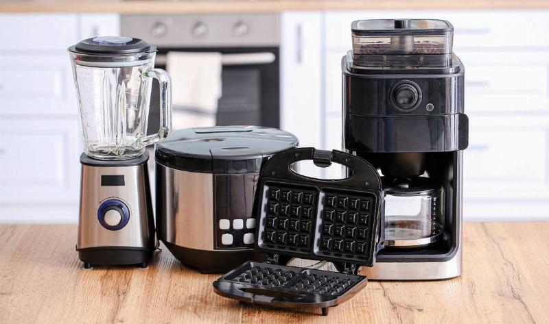 Some kitchen appliances on a counter.